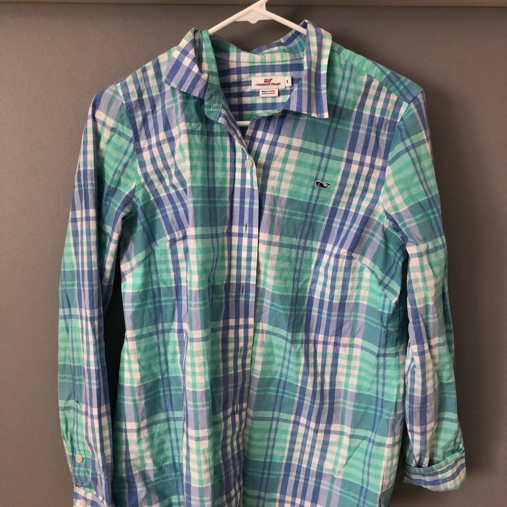 VV button up
